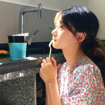 黄色夜莺海报